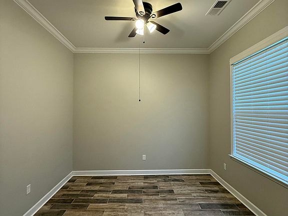 2nd image of 2070 Aspen Dr