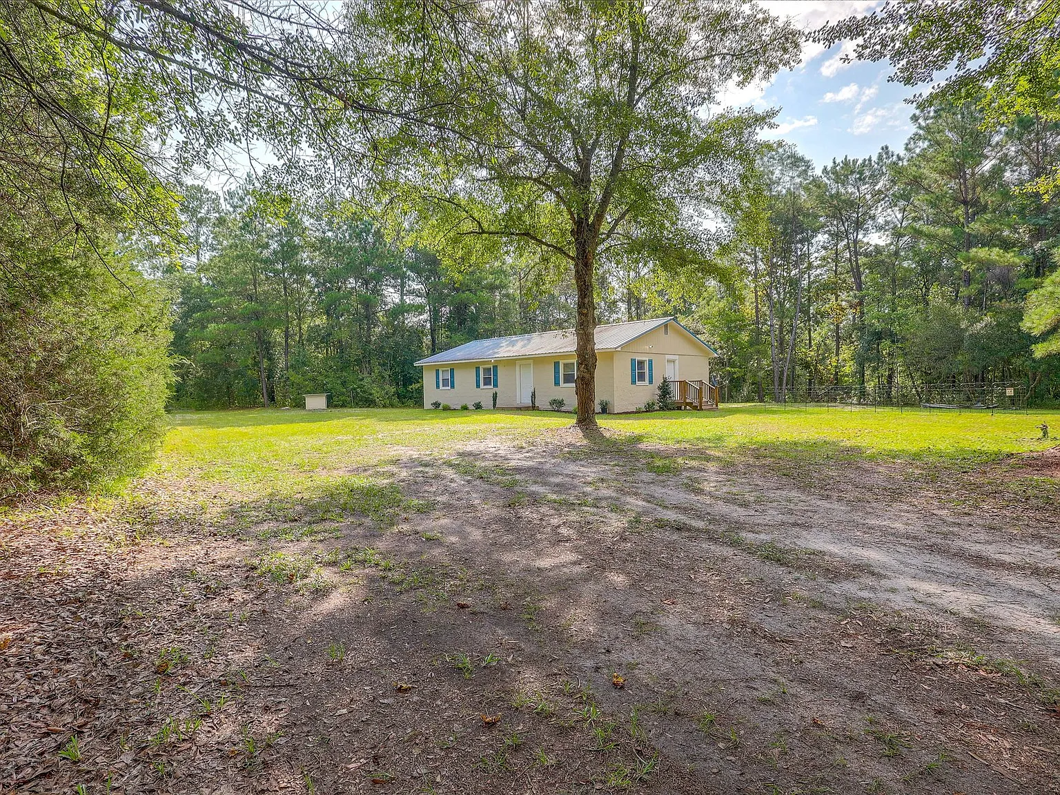 2 bed, 1.5 bath, 1392 sqft, $1,800 — Photo 3