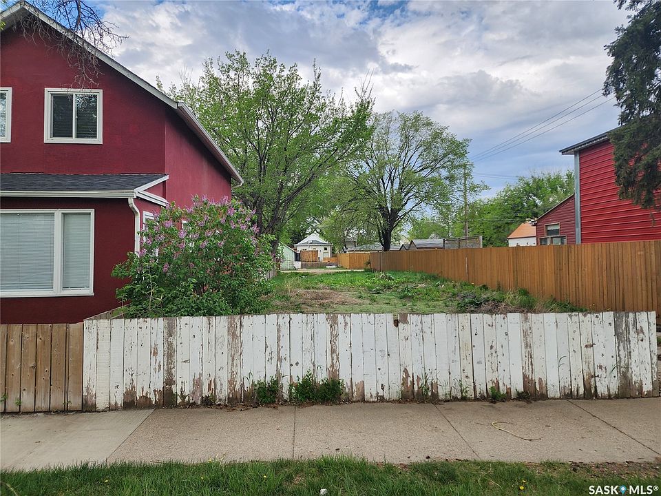 2nd image of 403 H Avenue S