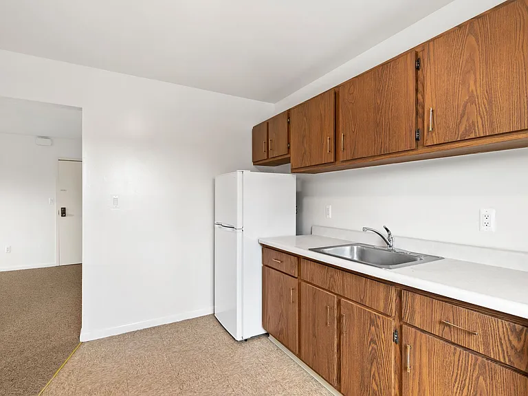 Doral Apartments — Photo 15