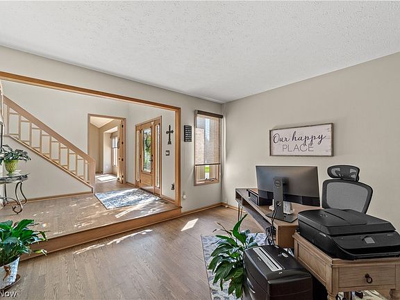3rd image of 30034 Greenview Pkwy