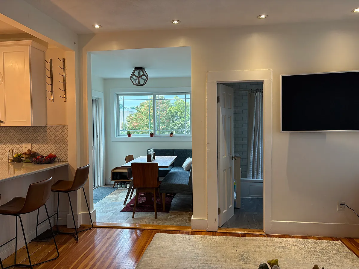 Building Photo - 21 Harrison St #2