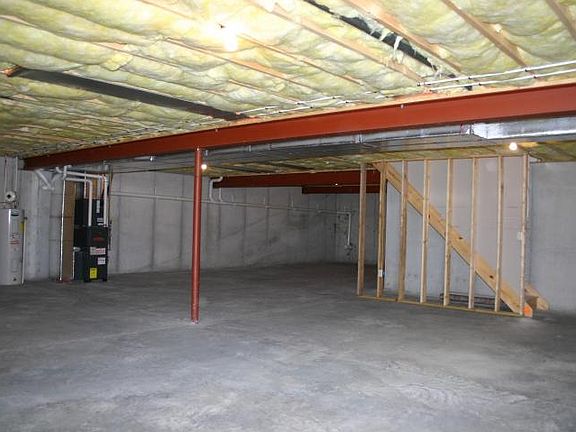5th image of 310 Houffman Pl