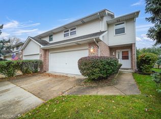 1036 Pinewood Dr, Downers Grove, IL 60516