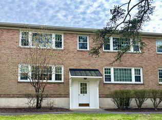 151 Heritage Hill Rd APT B, New Canaan, CT 06840
