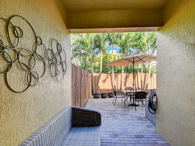 10342 Wellington Parc Dr — Photo 38