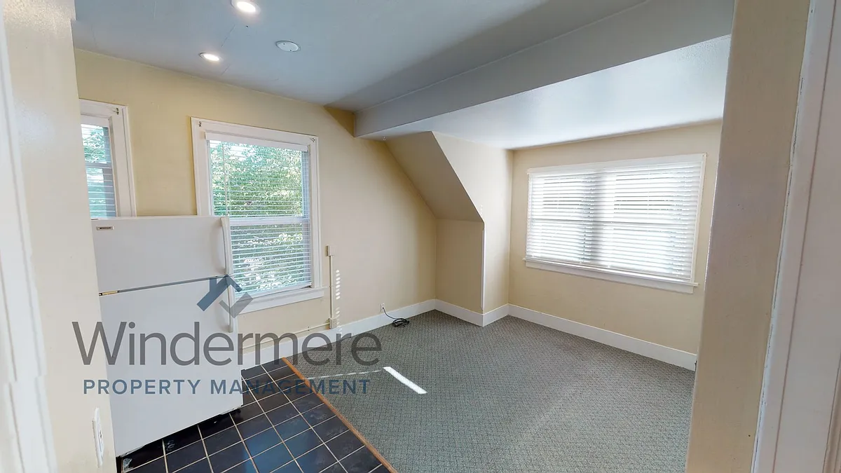 Building Photo - 336 S Palouse St