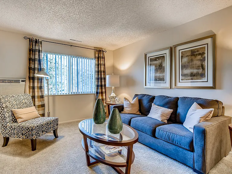 Clearview Apartments 4840-print-001-004-Living Room-3600x2403-300dpi