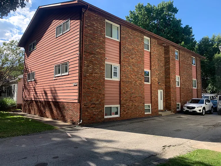 425 W Lawrence Ave — Photo 5