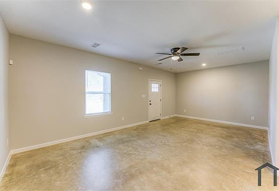 3rd image of 652 Ayers St