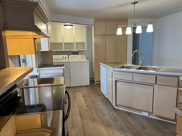 3 bed, 1676 sqft, $1,300 — Photo 3
