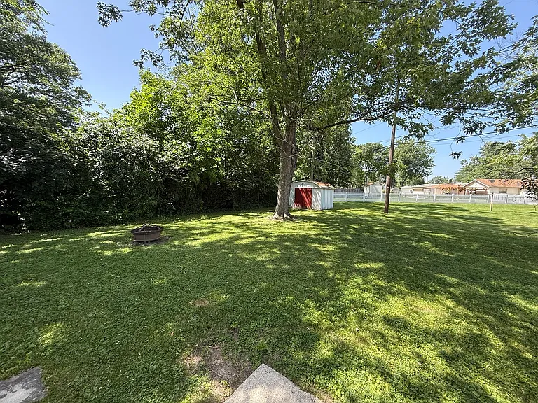 801 E Washington Center Rd — Photo 21
