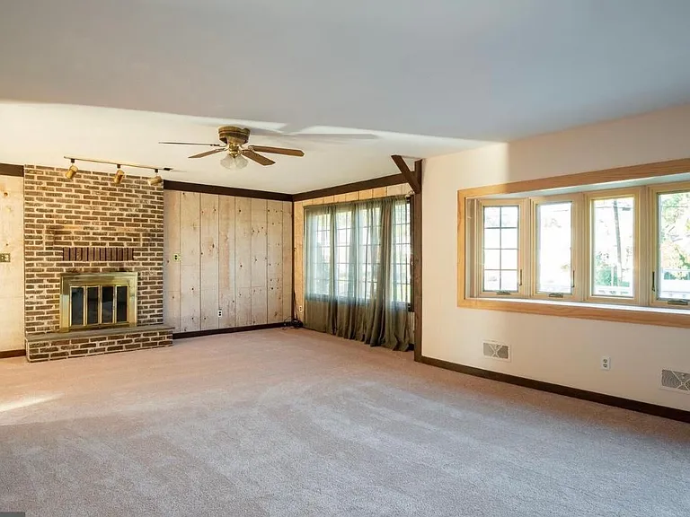 1600 Afton Dr — Photo 7