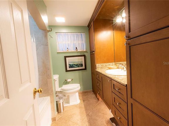 5th image of 472 45th Ave NE