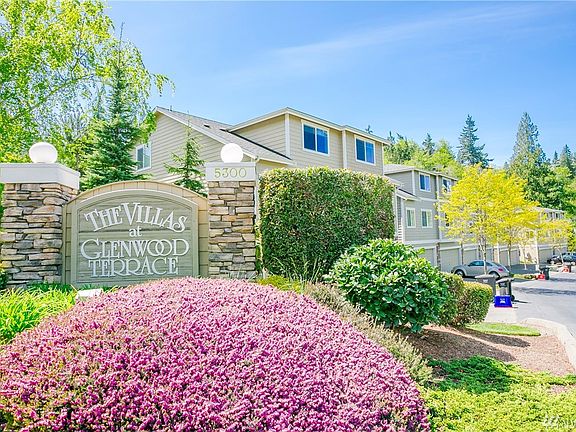 Welcome to The Villas at Glenwood Terrace! A community of 47 town homes with well-maintained grounds and a solid HOA.