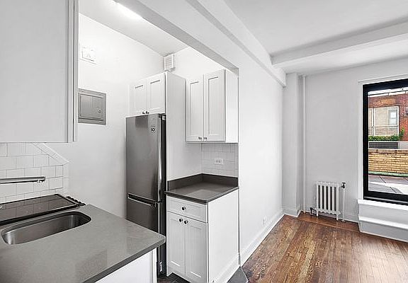3rd image of 208 W 23rd St APT 315