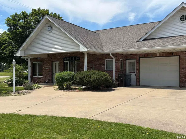 110A N 6th St, Roanoke, IL 61561