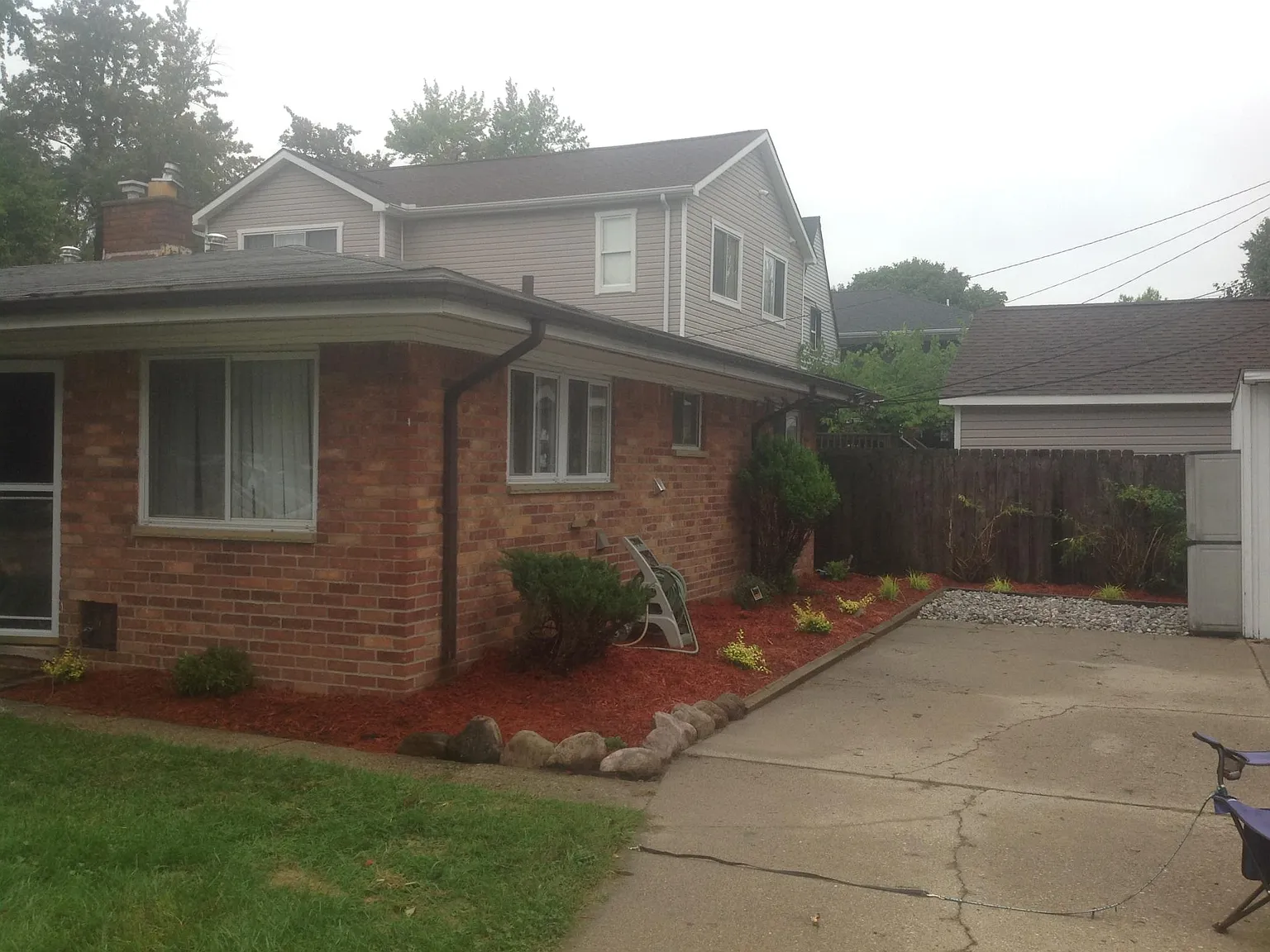 302 Curry Ave — Photo 3
