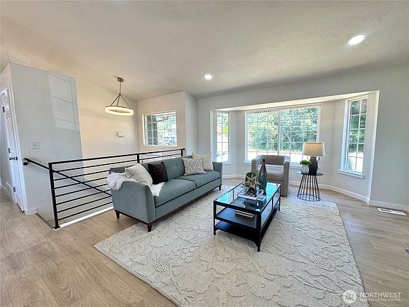 4th image of 24405 24th Avenue S