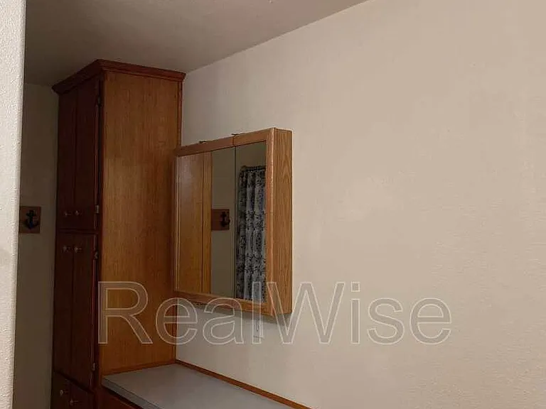 2564 NE Douglas Ave — Photo 21