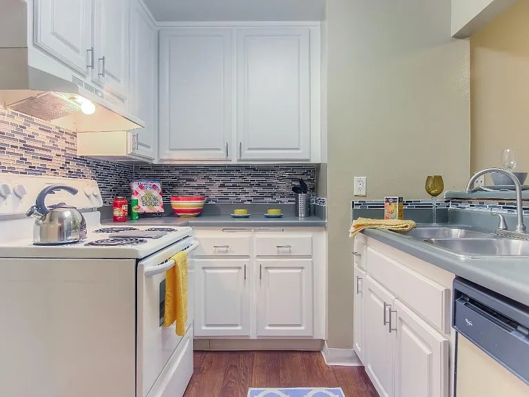 Twenty 2 Eleven Apartment Homes — Photo 4
