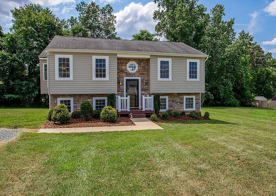 1st image of 263 Stratford Pl