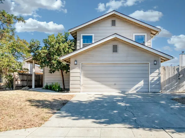 571 W Pat Dr, Clovis, CA 93612