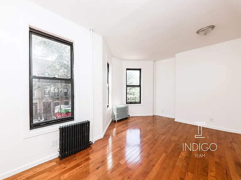 361 49th St #2 — Photo 3