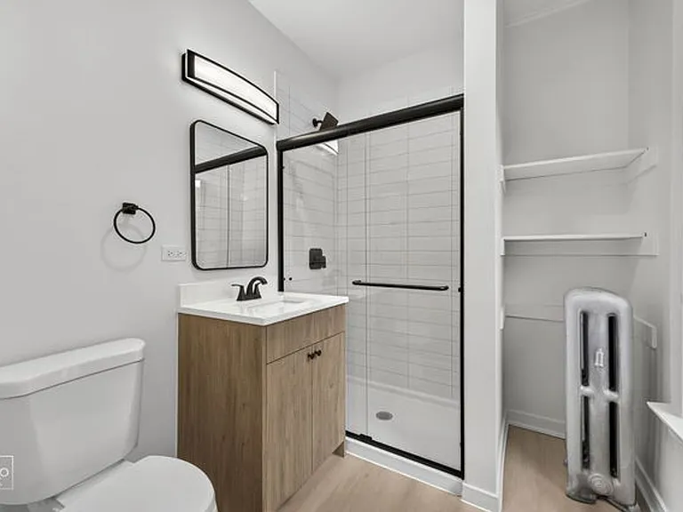 2139 W Lunt — Photo 45