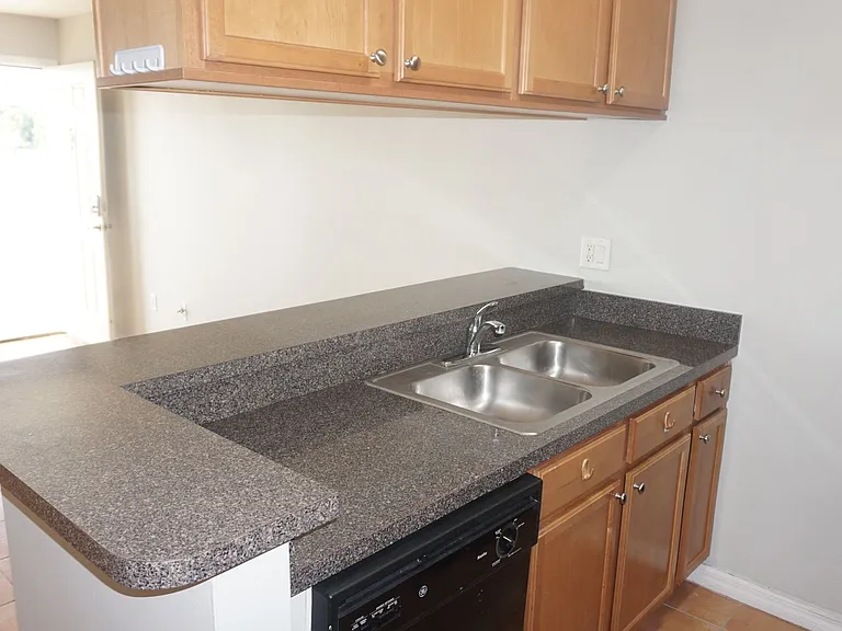 220 Lake Parsons Grn #206 — Photo 5
