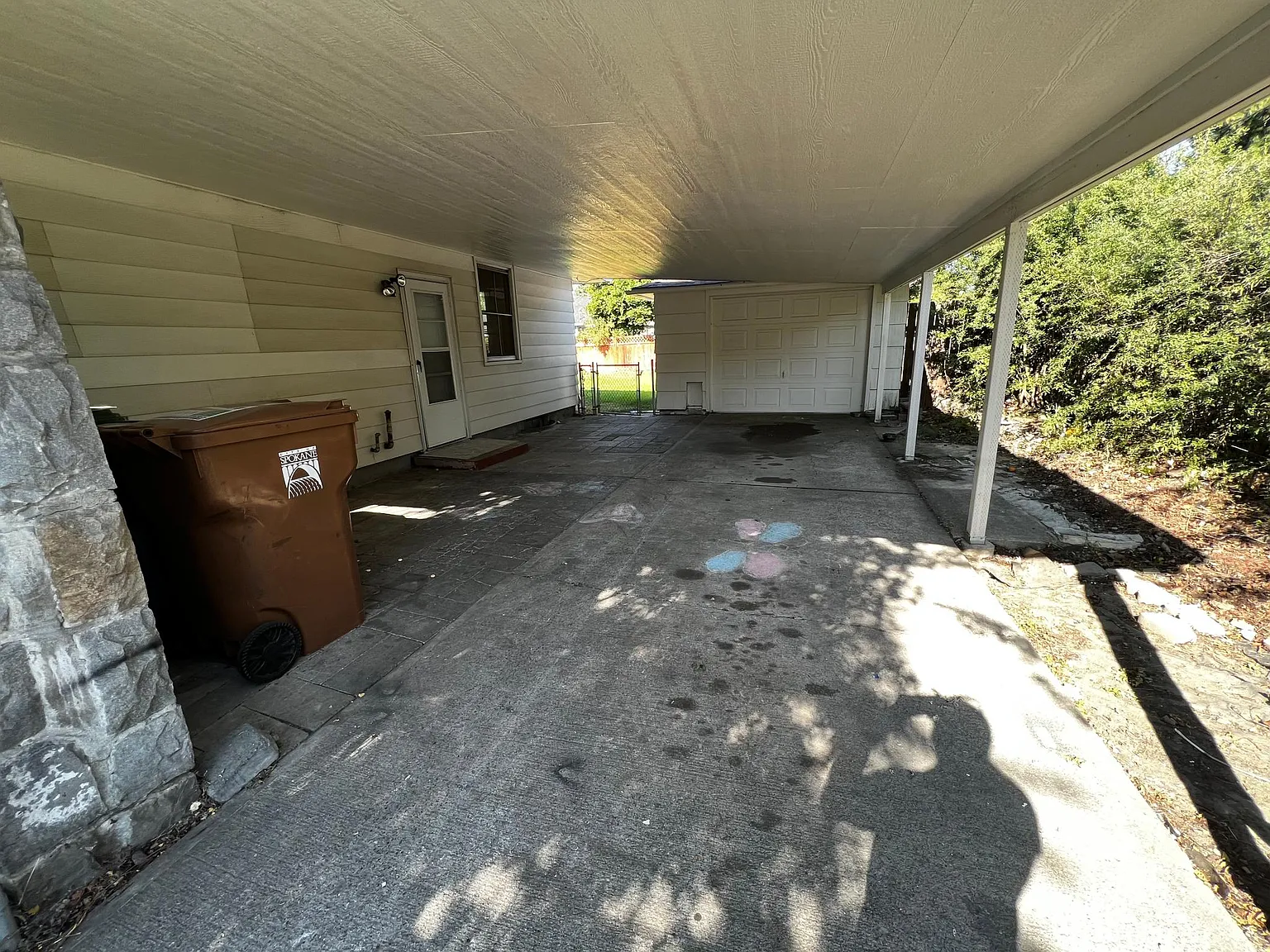 3 bed, 2800 sqft, $1,950 — Photo 4