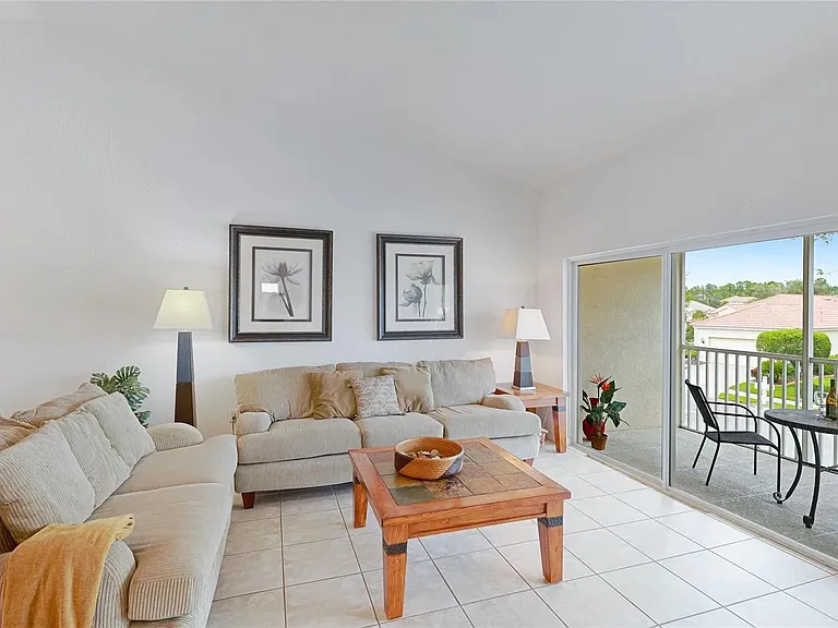 7333 Fountain Palm Cir #7333 — Photo 4
