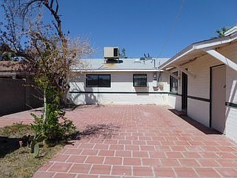 3rd image of 829 E Diana Ave