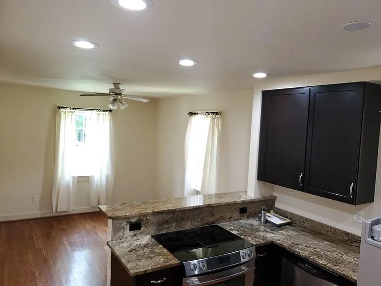 1605 N Stafford St — Photo 8