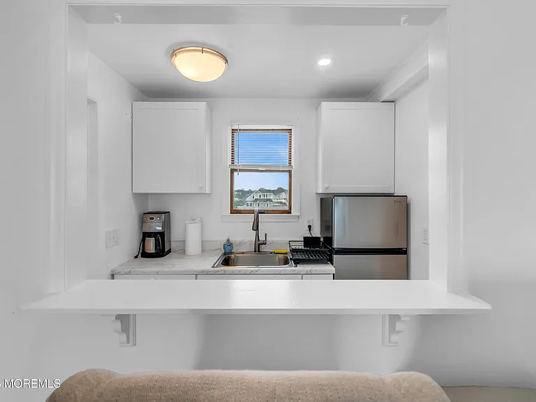 55 Beach Front — Photo 34