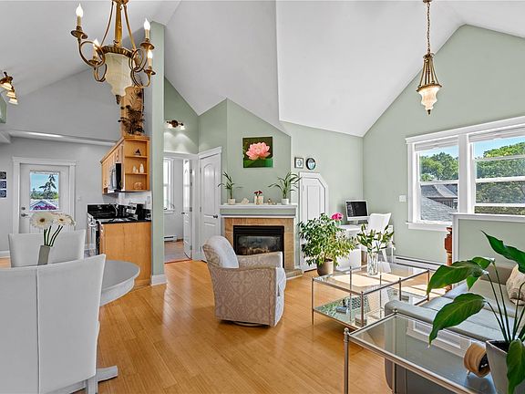 3rd image of 1376 Pandora Ave #3