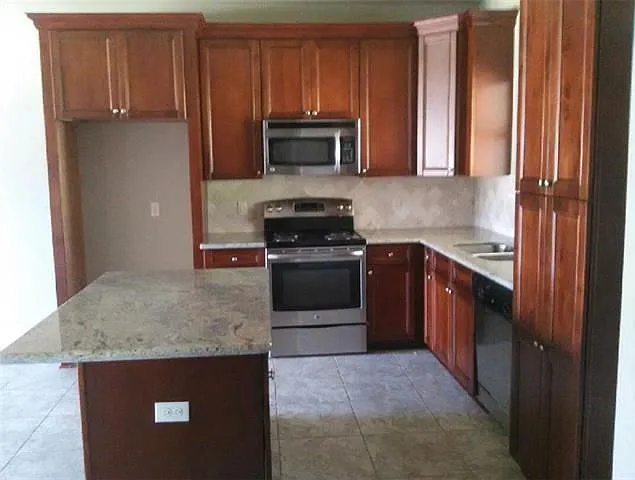 128 Village Oaks Blvd — Photo 3