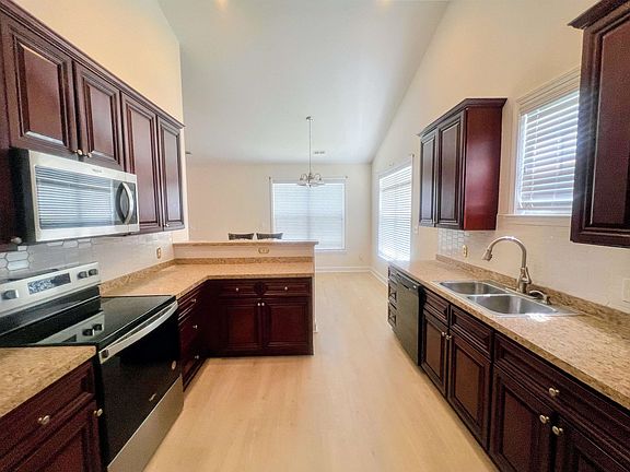 5th image of 251 Colby Ct.