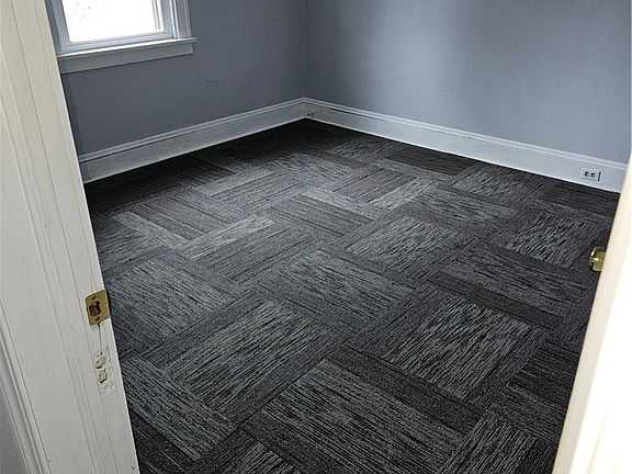 5th image of 832 Hoover Rd