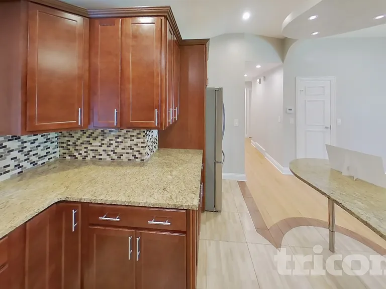 1421 Redwood Dr — Photo 5
