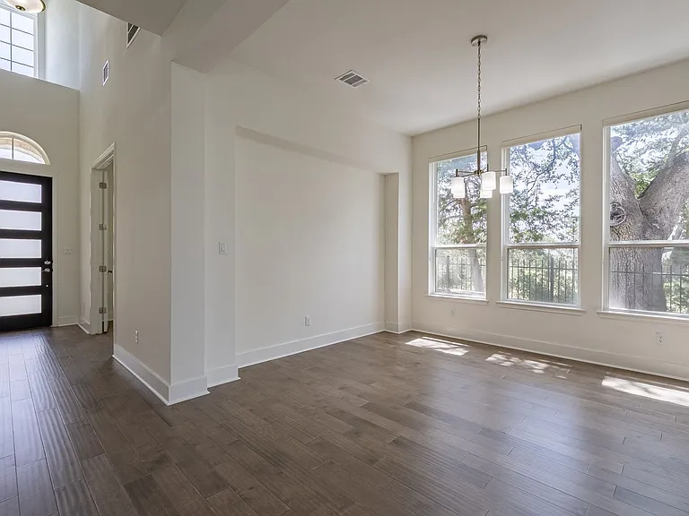 212 Eiglehart Rd — Photo 3