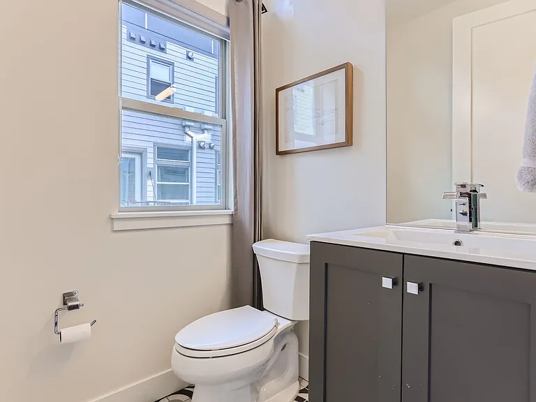 1581 N Perry St — Photo 14