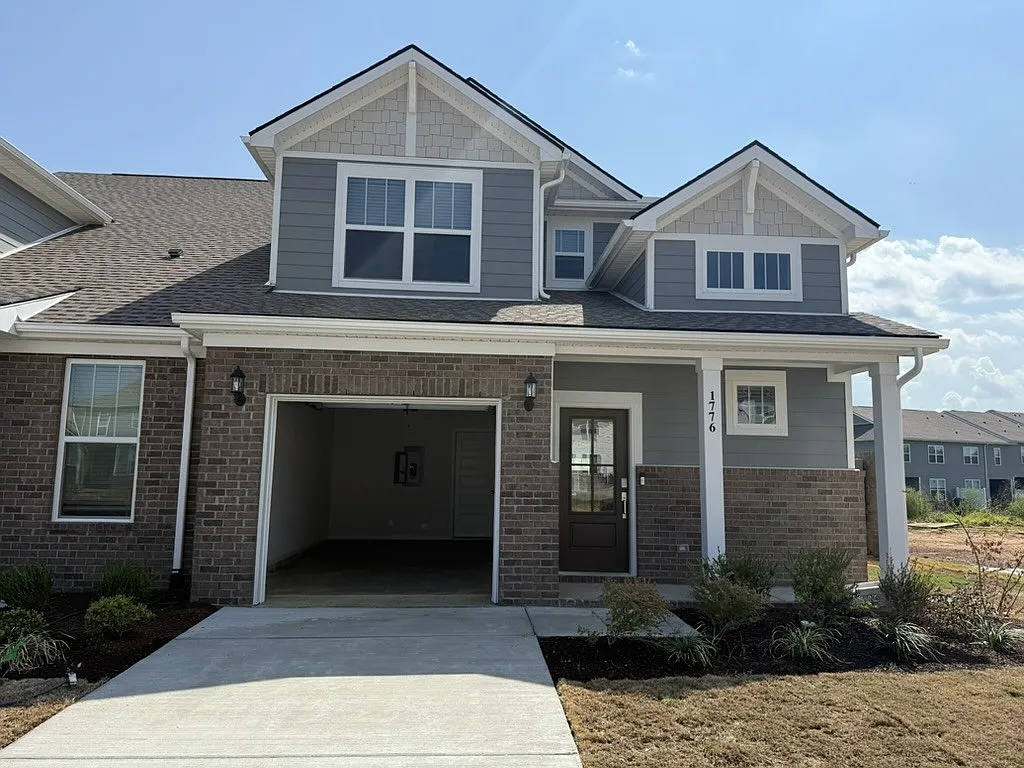 3 bed, 2.5 bath, 1729 sqft, $2,095 — Photo 1