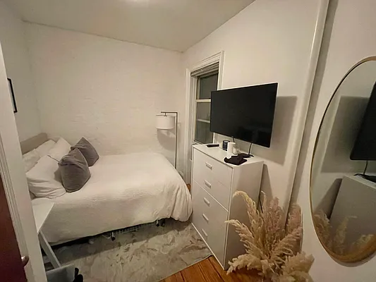 Rented by LJ Sloane Management | media 23