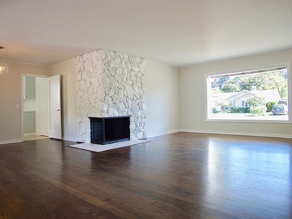 3rd image of 303 Concord Dr