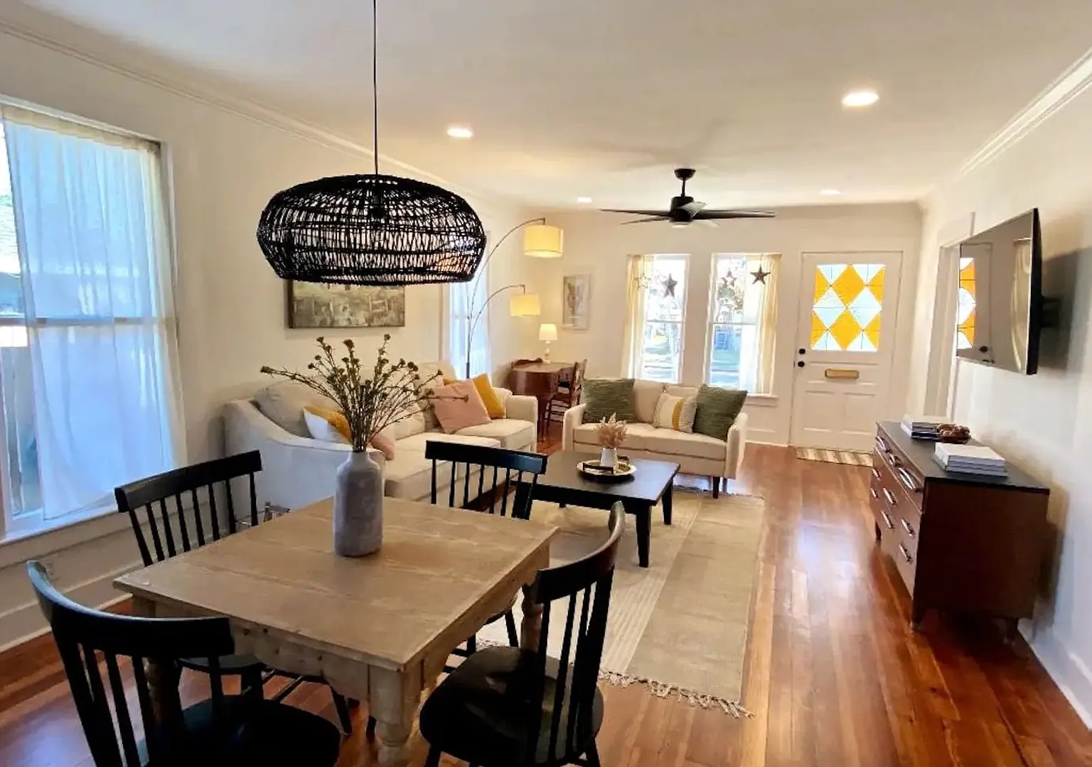 Scandinavian Inspired Retreat (Corporate Rental): Newly Renovated 3BR/2BA Fully Furnished Home in... — Photo 4