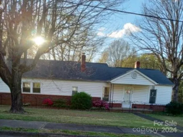 208 W End St SW, Valdese, NC 28690