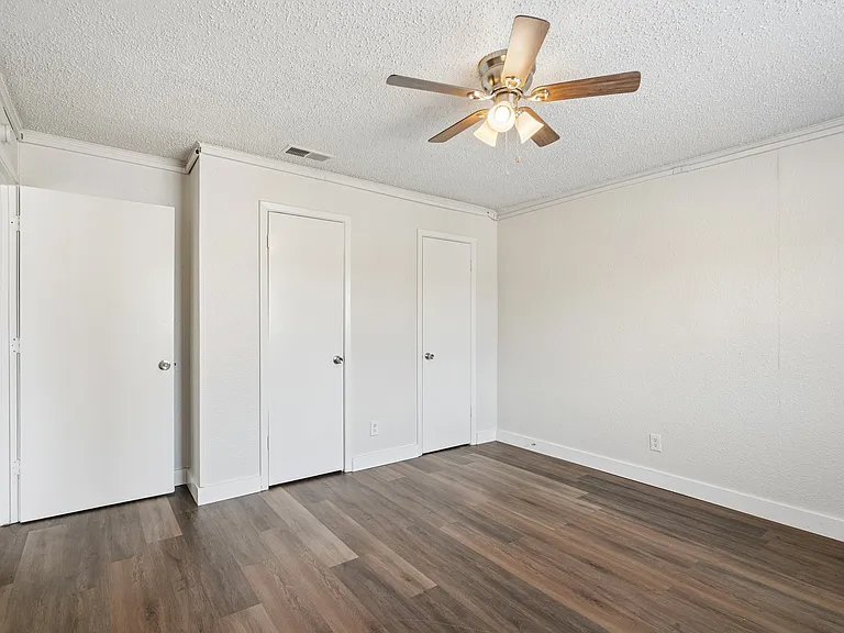 Loft on Louise — Photo 54