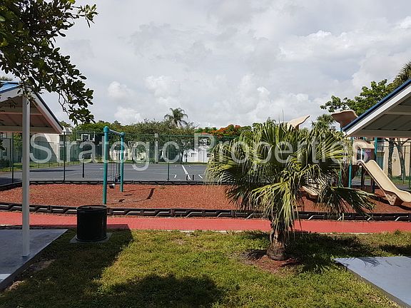 5th image of 411 Executive Center Dr