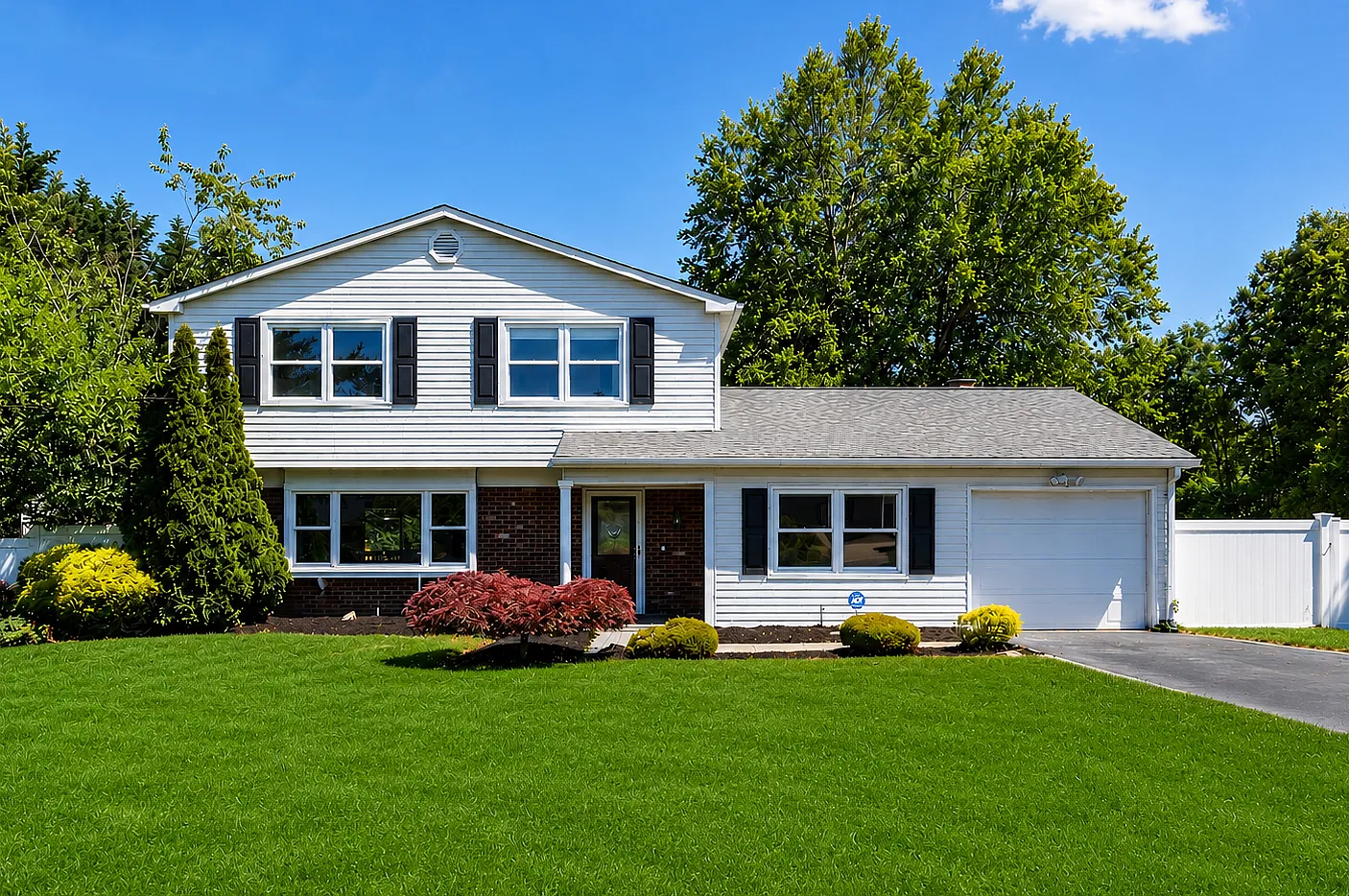 Segatogue Ln, South Setauket — Photo 1
